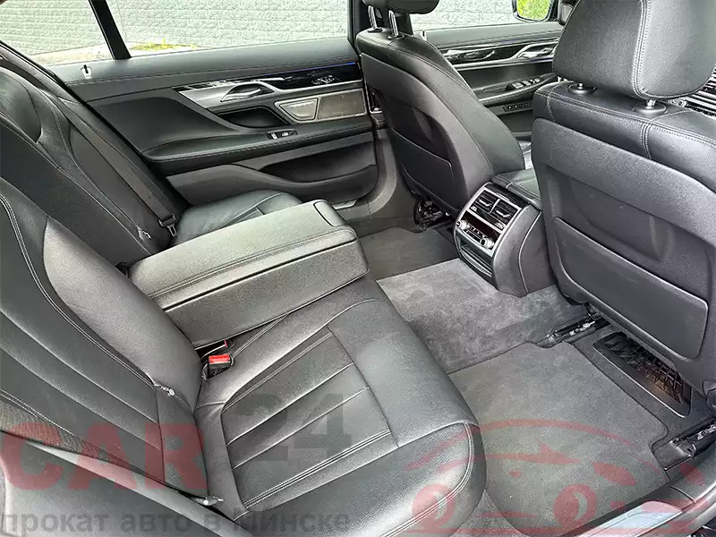 BMW 740i