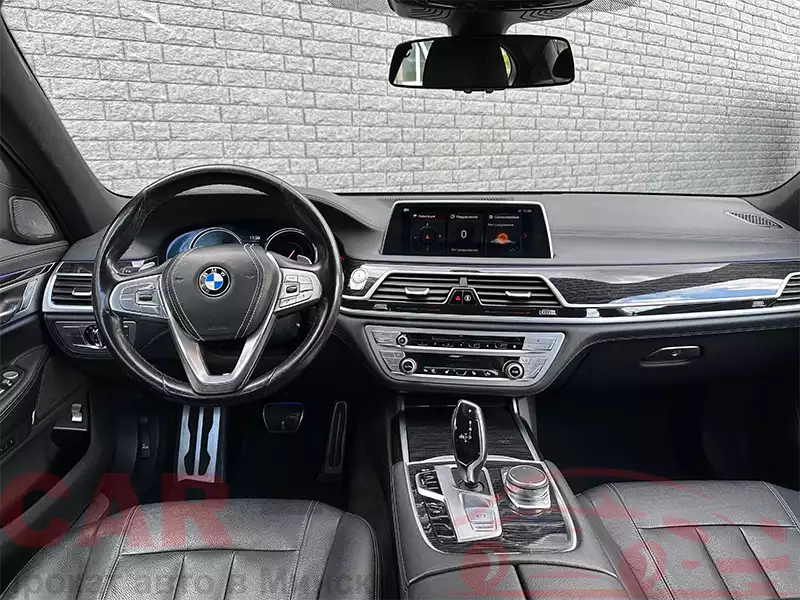 BMW 740i